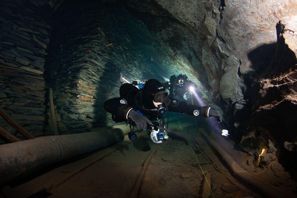 Halcyon Flare EXP mine diving