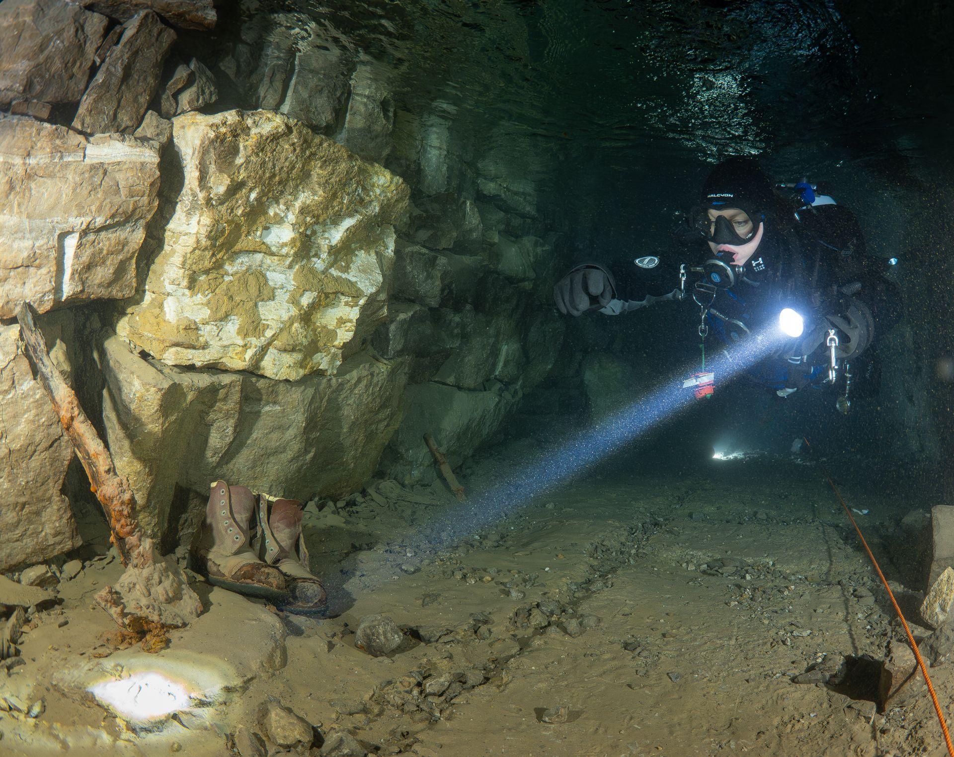 joanna wyrebk diving mine